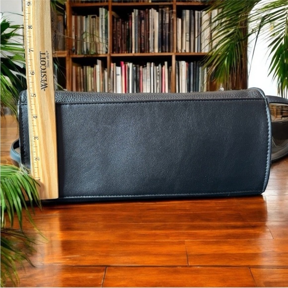 JUICY COUTURE Edgy Black Handbag Shoulder Bag Crossbody with Gold Chain Details - Picture 6 of 16